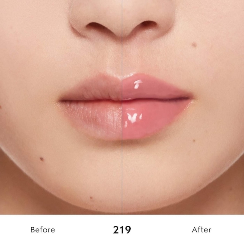 Gucci Hydrating Plumping Lip Gloss- "Bertha Pink" - Picture 5 of 5